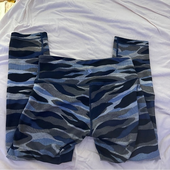 Lululemon Lululemon Wunder Under Crop III Mini Coast Camo Deep Navy size 6 - Picture 6 of 8